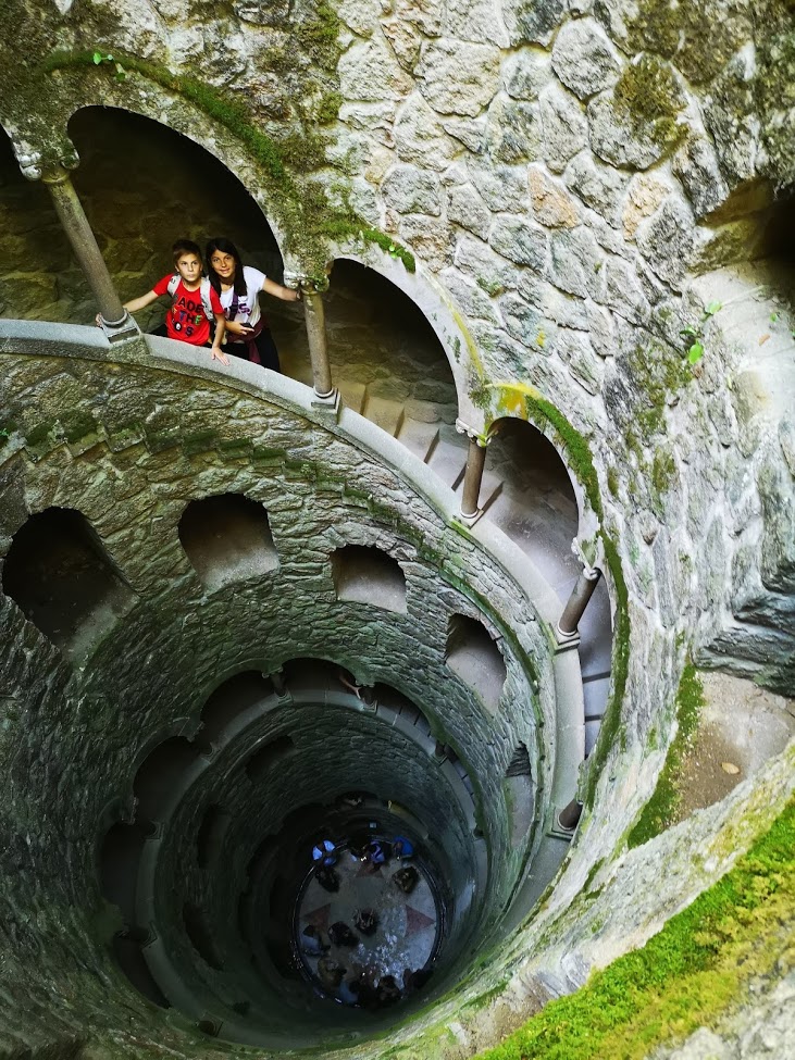sintra - escaleras de caracol- niños
