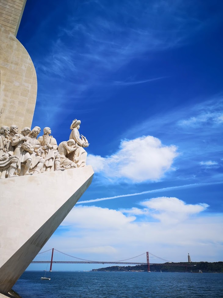 monumento - cielo - esculturas