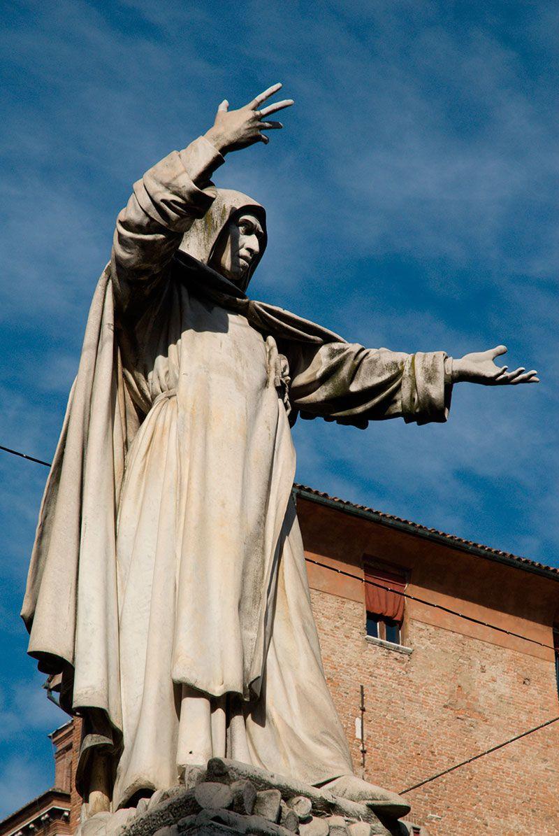 savonarola -  ferrara - estatua