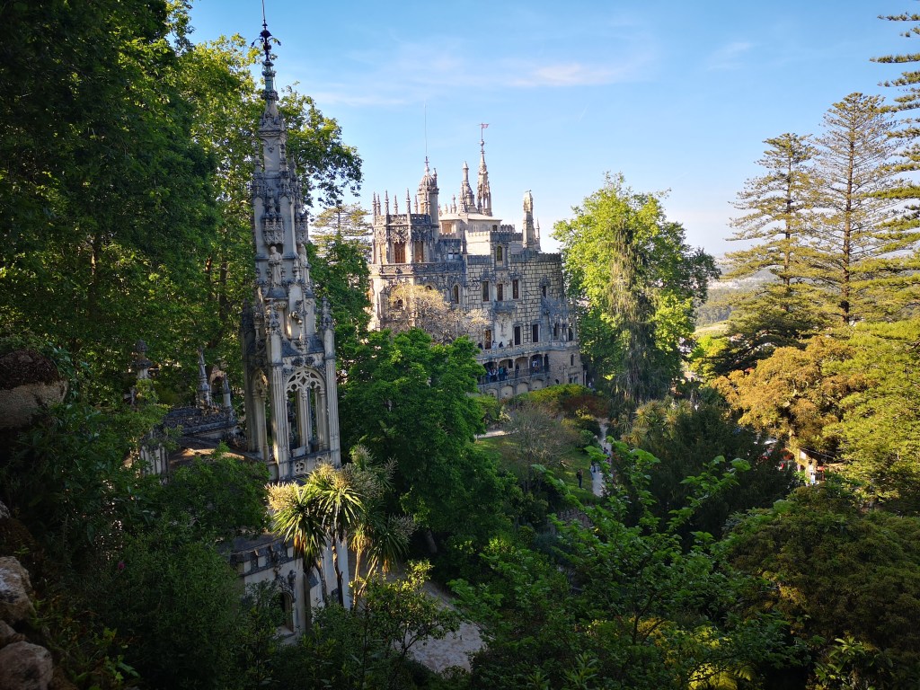 arboles -bosque - palacio - castillo - Qunita da regaleira