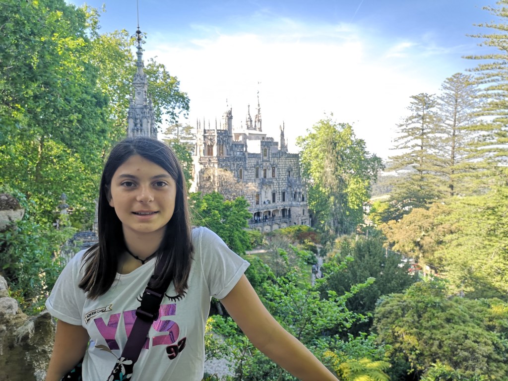 paisaje - niña - chica - arboles - castillo - palacio