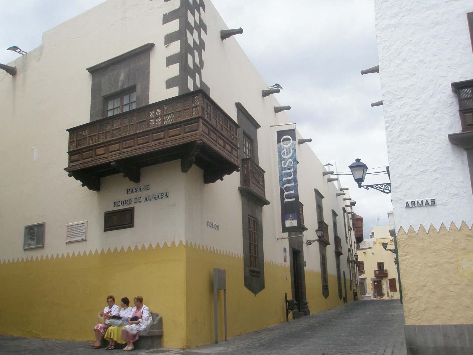 casa - esquina - balcón- calle