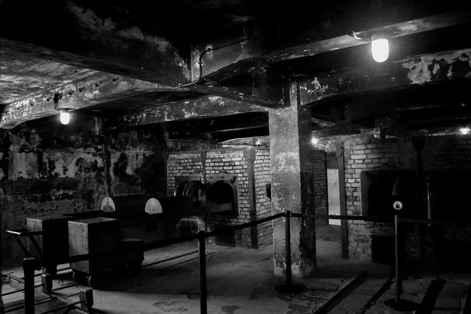 cámara de gas - hierro - muros - pilares - crematorio