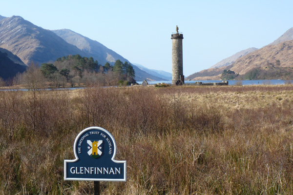 Monumento - columna - campo